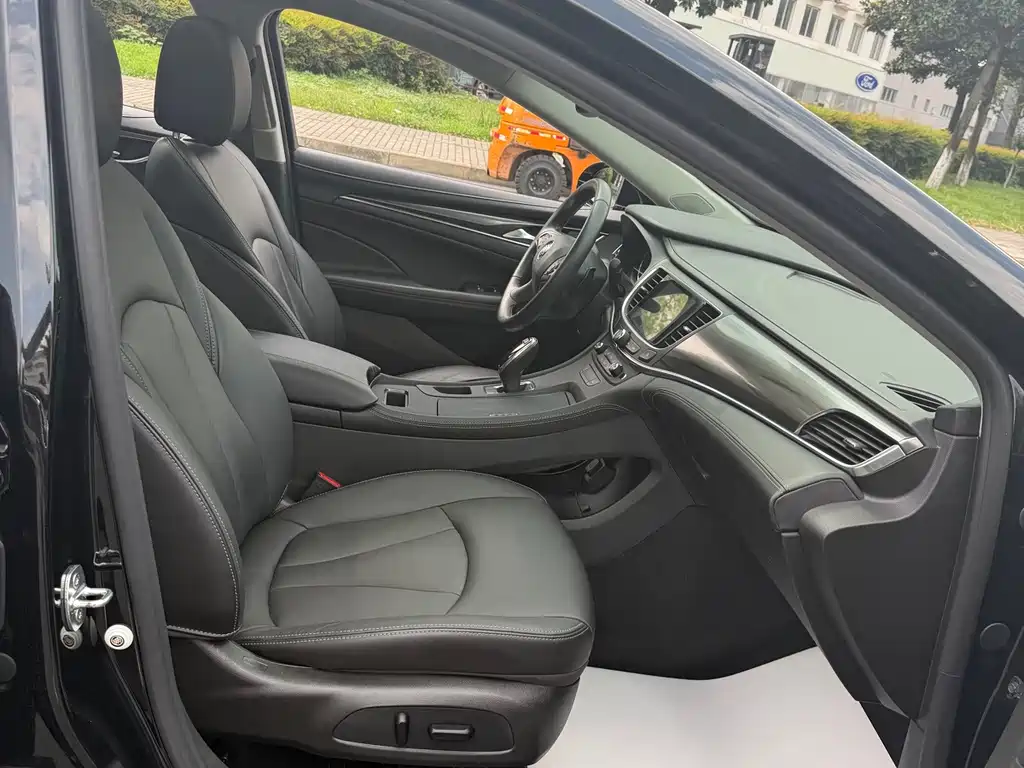 Buick LaCrosse — миниатюра 9
