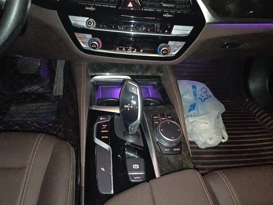 BMW 5 Series — миниатюра 16