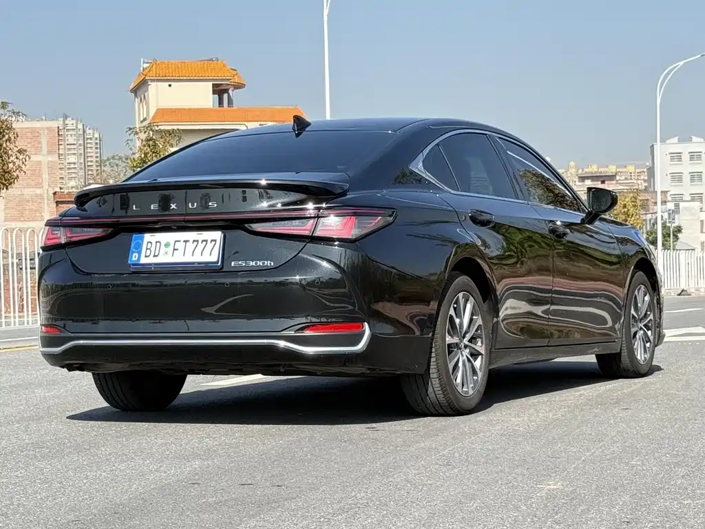 Lexus ES — миниатюра 7