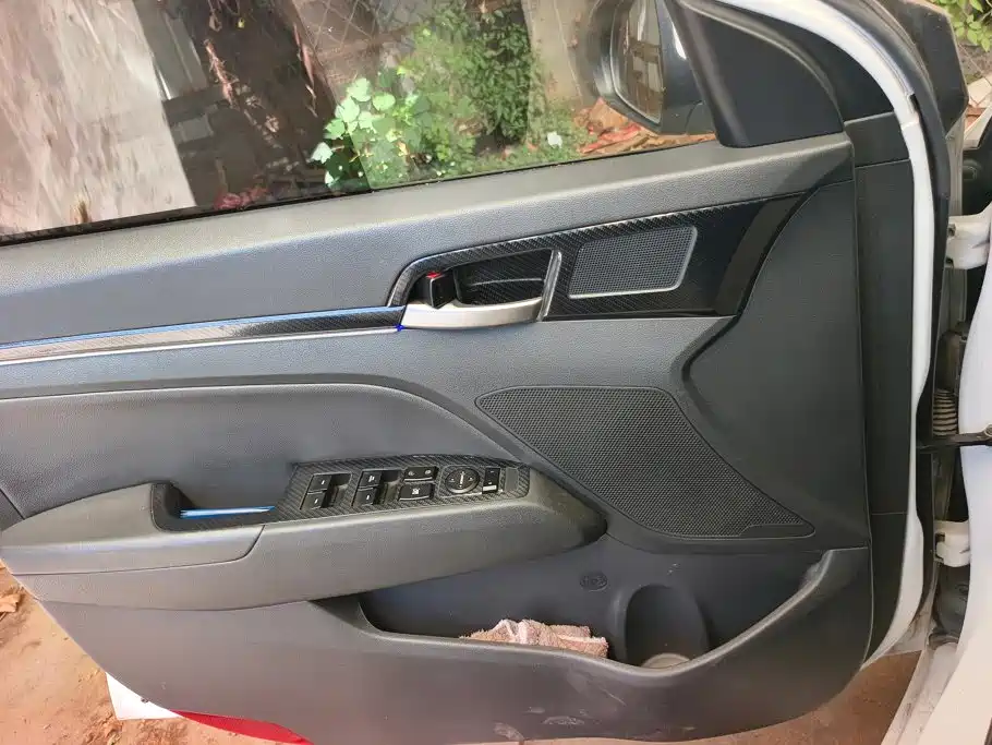 Hyundai Elantra — миниатюра 7