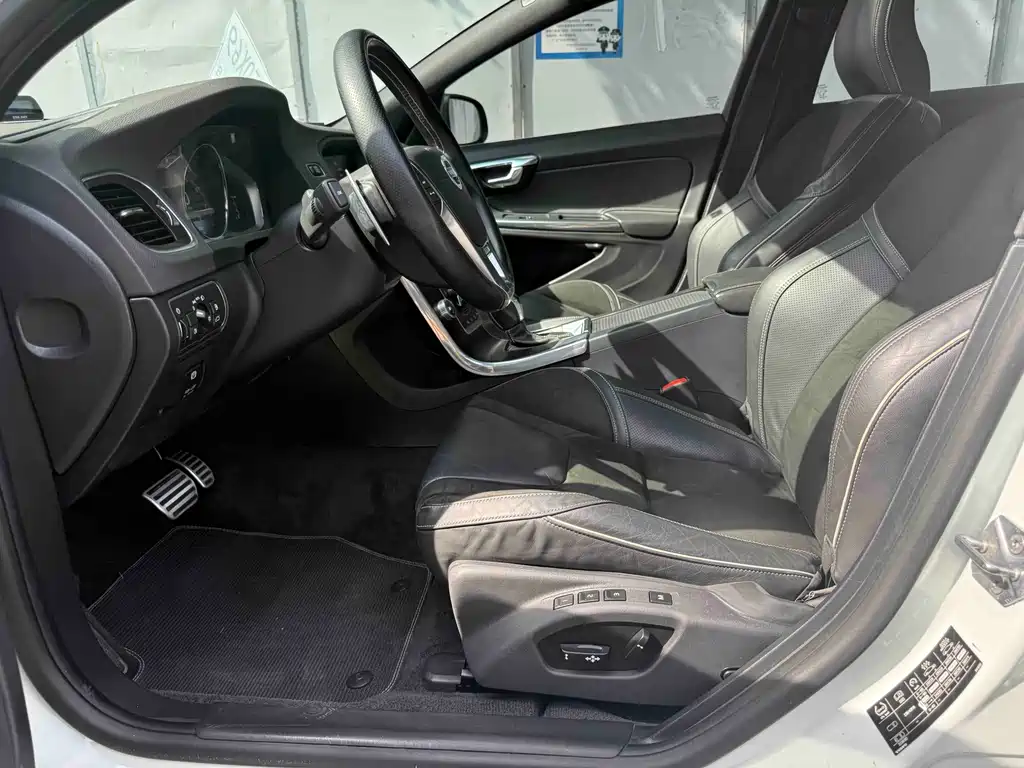 Volvo S60 (Import) — миниатюра 3