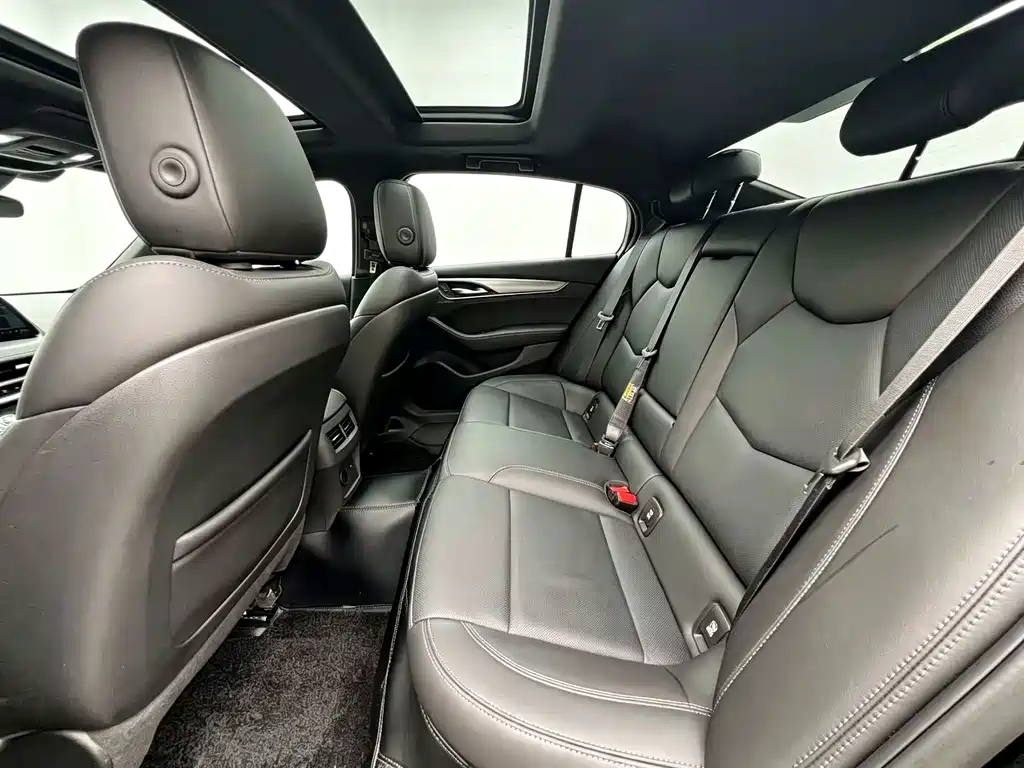 Cadillac CT5 — миниатюра 5