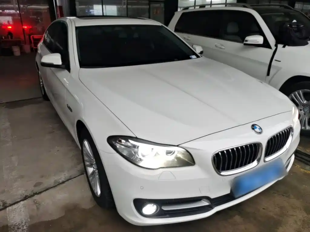 BMW 5 Series — миниатюра 4