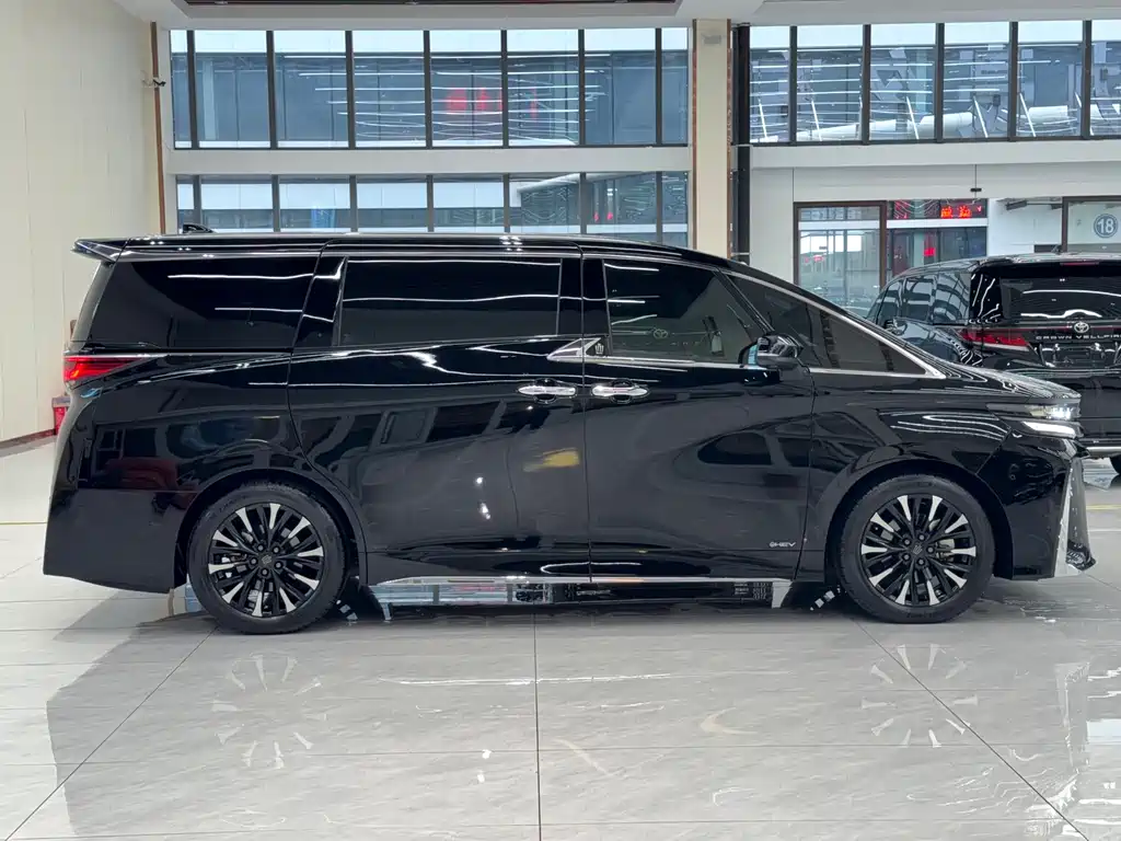 Toyota Vellfire — миниатюра 11