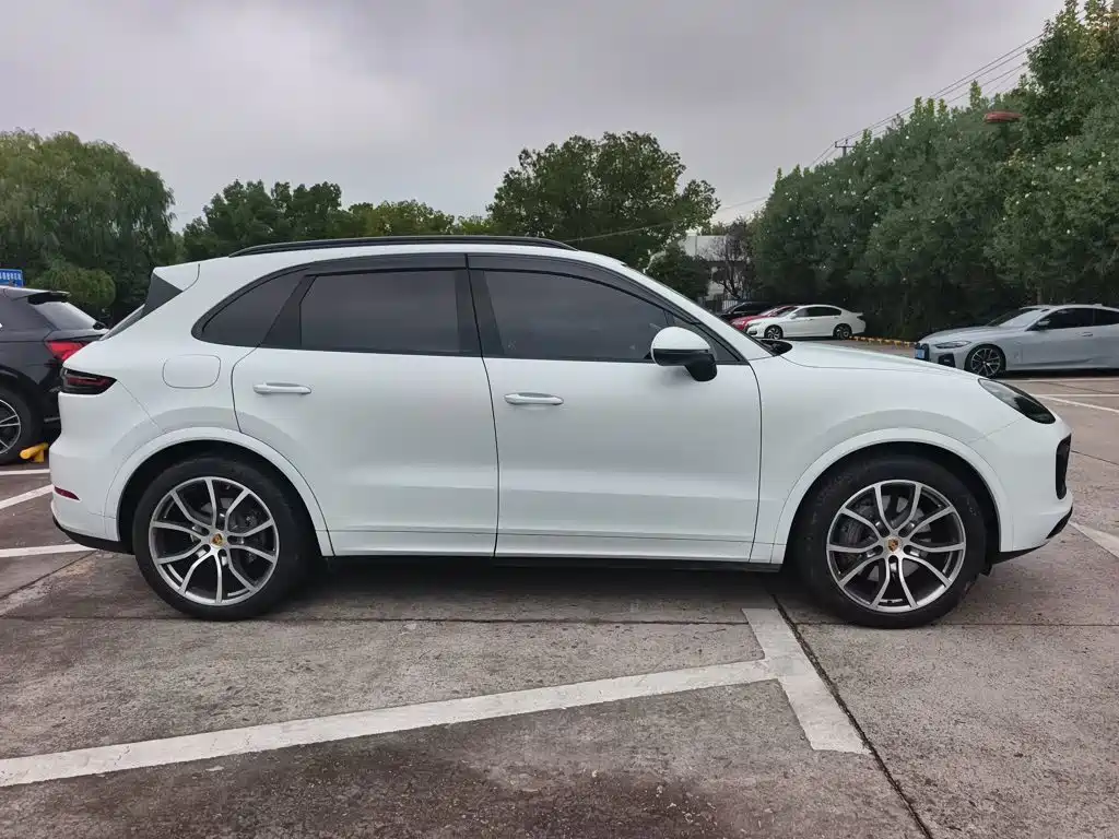 Porsche Cayenne — миниатюра 5