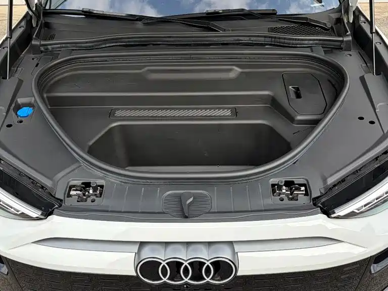 Audi Q6L e-tron — миниатюра 15