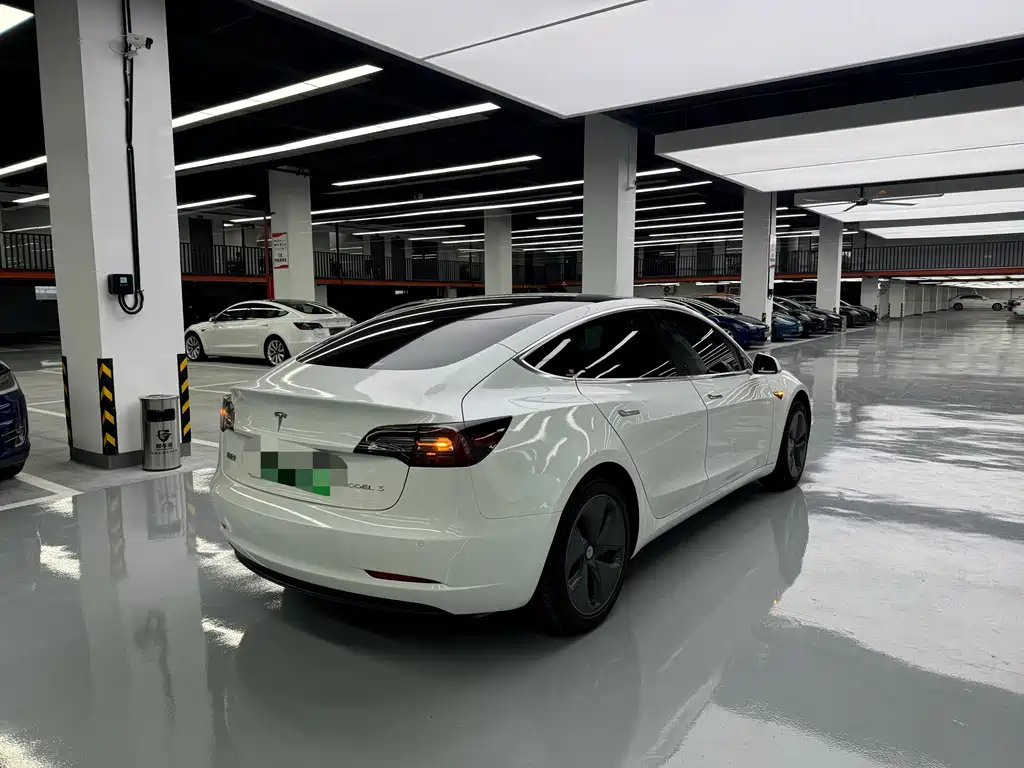 Tesla Model 3 — миниатюра 15