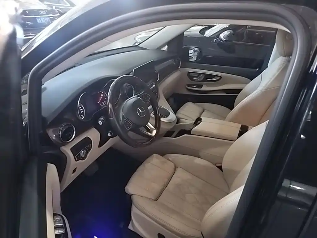 Mercedes-Benz V-Class — миниатюра 16