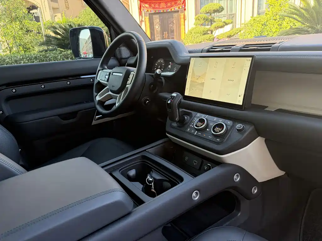 Land Rover Defender — миниатюра 7