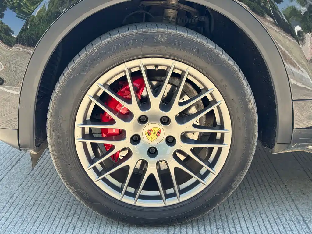 Porsche Cayenne — миниатюра 5