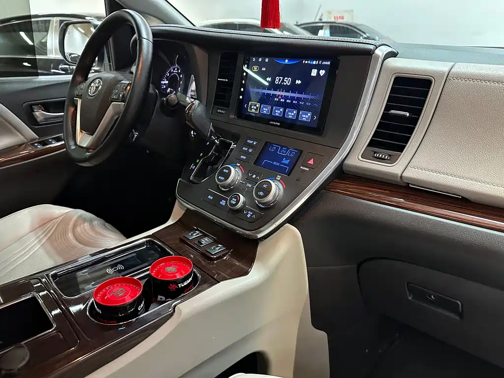 Toyota Sienna — миниатюра 18
