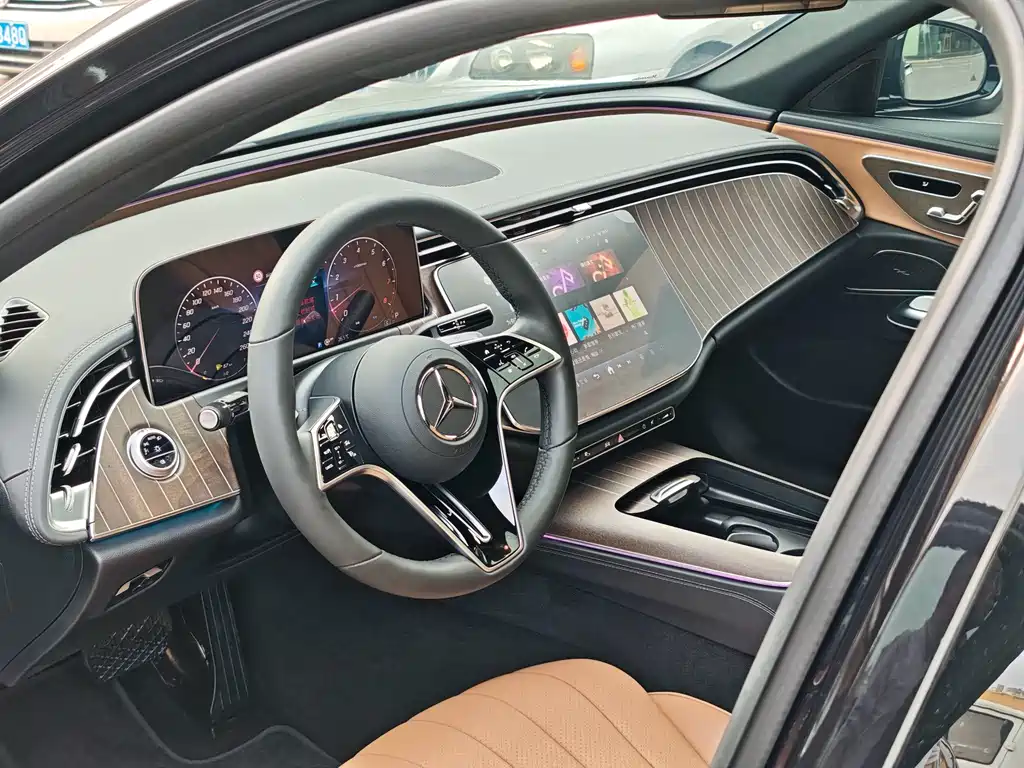 Mercedes-Benz E-Class — миниатюра 4