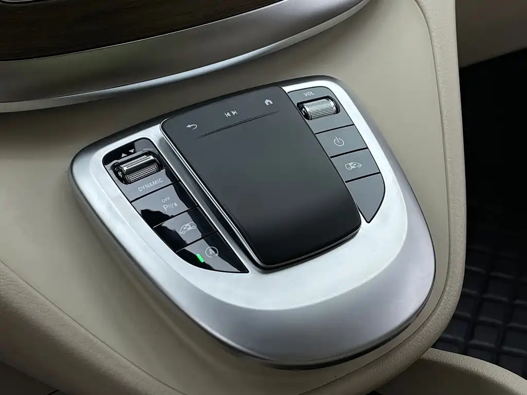 Mercedes-Benz V-Class — миниатюра 12
