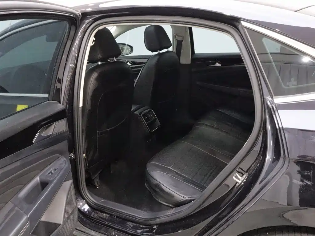 Volkswagen Passat — миниатюра 12