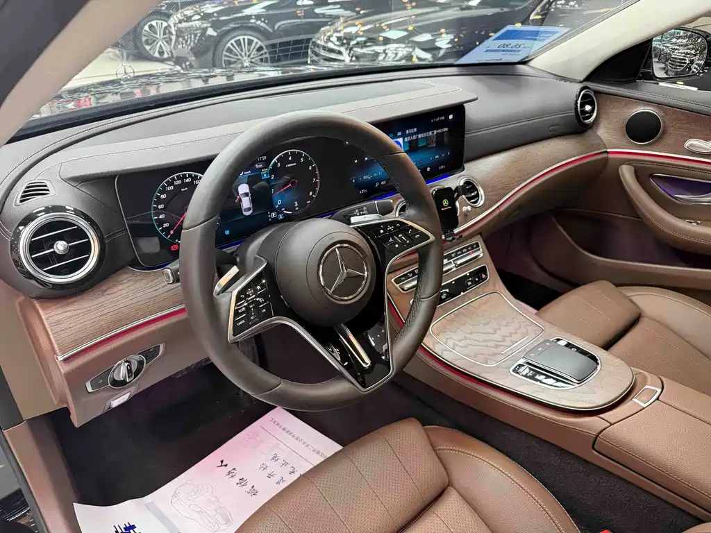 Mercedes-Benz E-Class — миниатюра 7