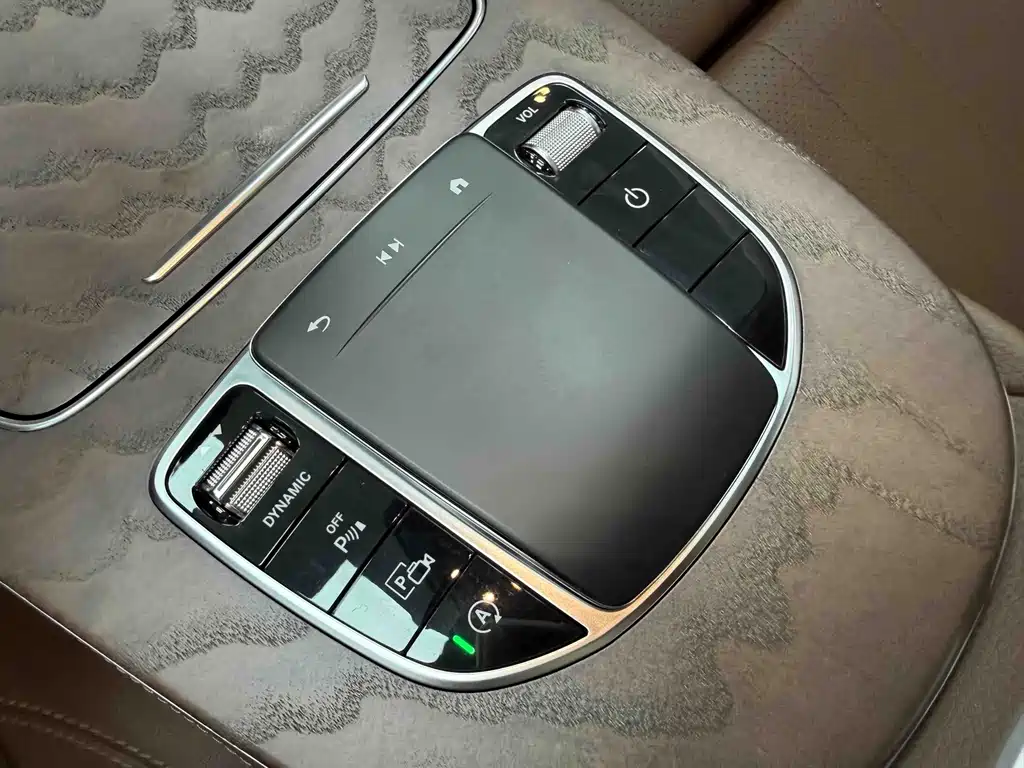 Mercedes-Benz E-Class — миниатюра 8