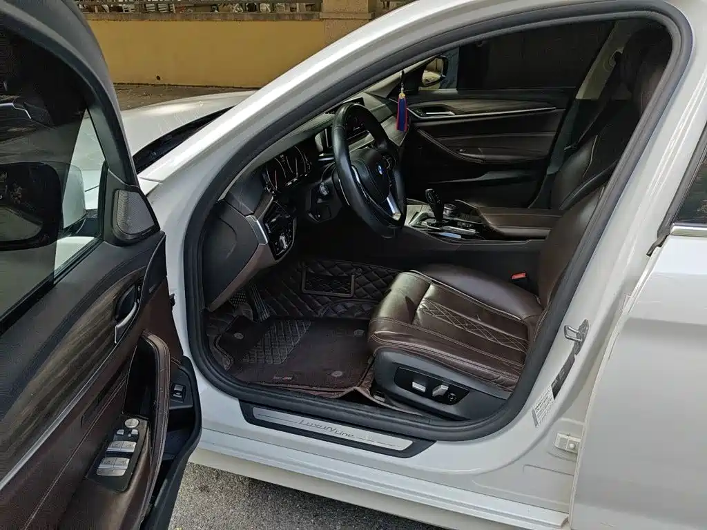 BMW 5 Series — миниатюра 14