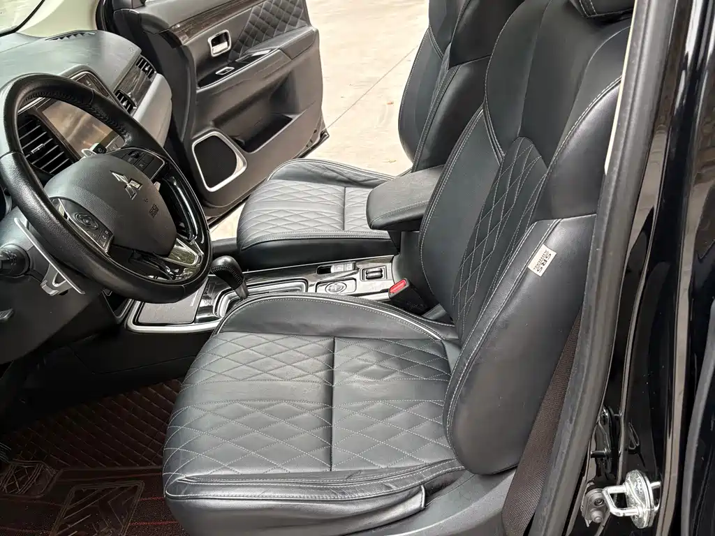 Mitsubishi Outlander — миниатюра 14