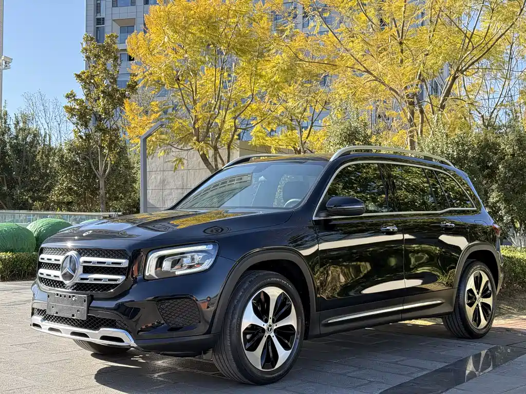 MERCEDES-BENZ GLB