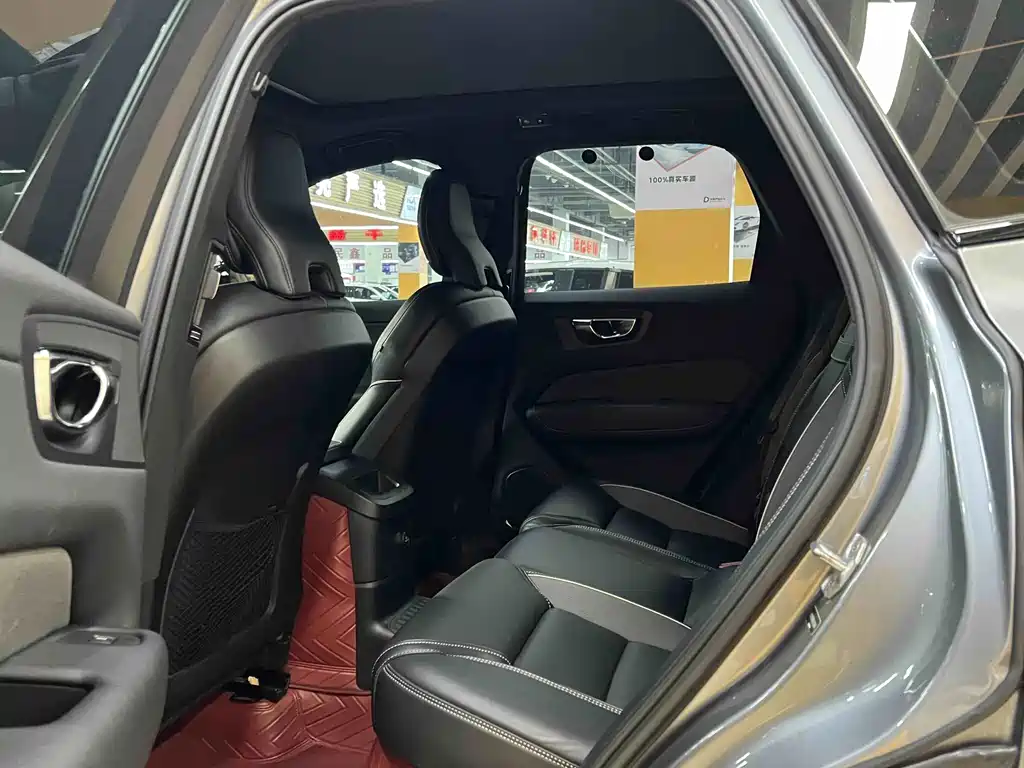 Volvo XC60 PHEV — миниатюра 4