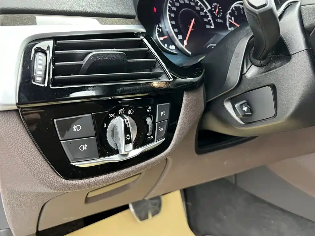 BMW 5 Series — миниатюра 32