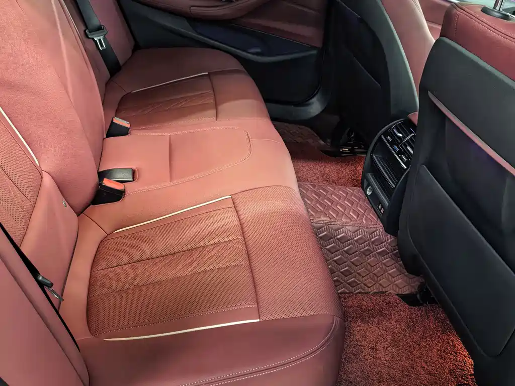 BMW 5 Series — миниатюра 9