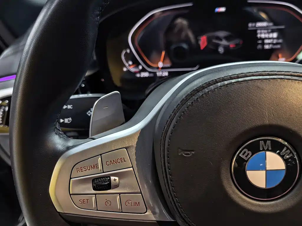 BMW 5 Series — миниатюра 10