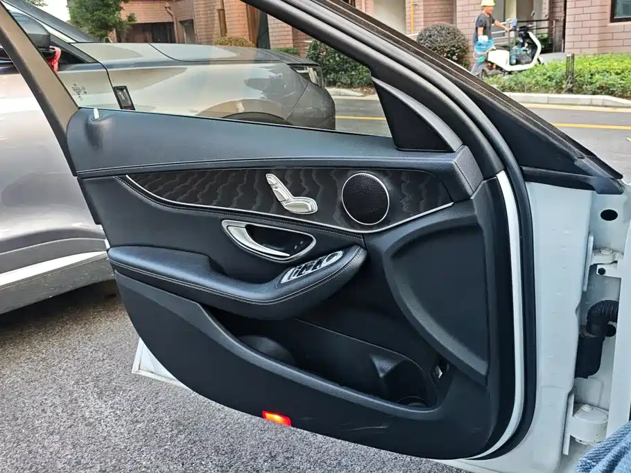 Mercedes-Benz C-Class — миниатюра 7