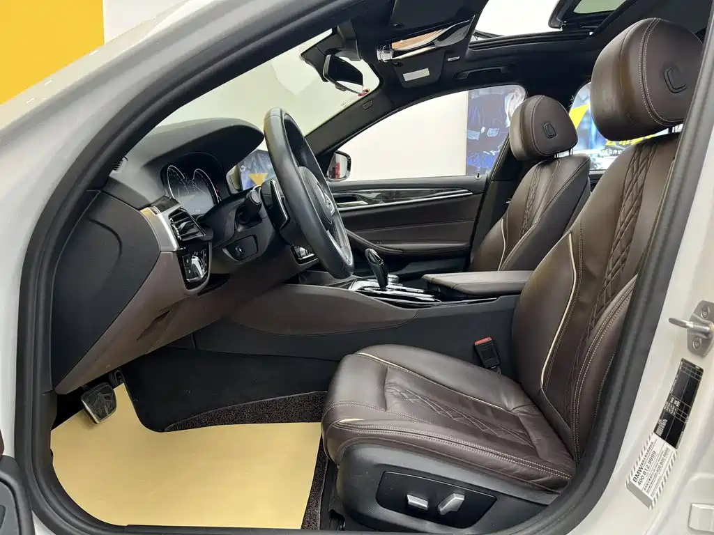 BMW 5 Series — миниатюра 18