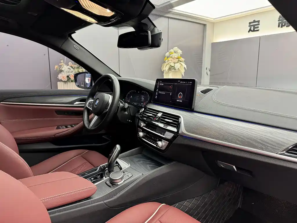 BMW 5 Series — миниатюра 7