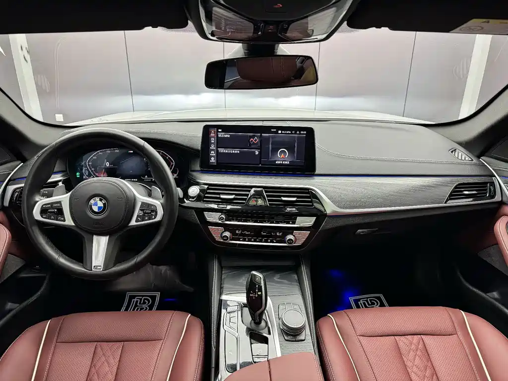 BMW 5 Series — миниатюра 9