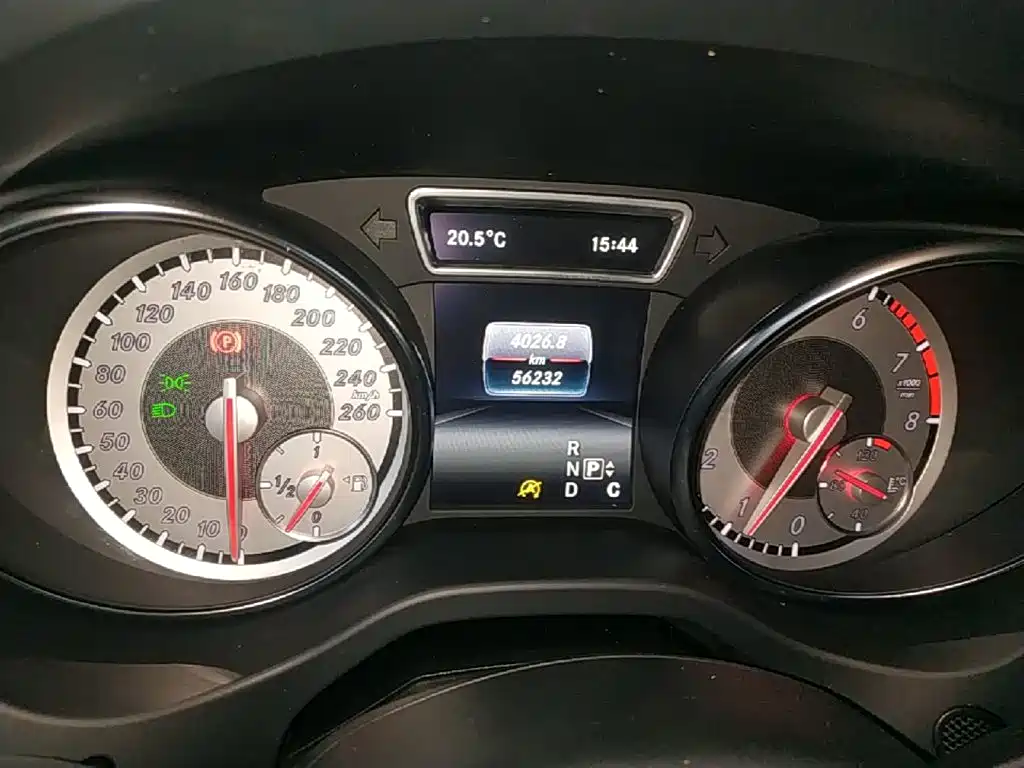 Mercedes-Benz GLA — миниатюра 12