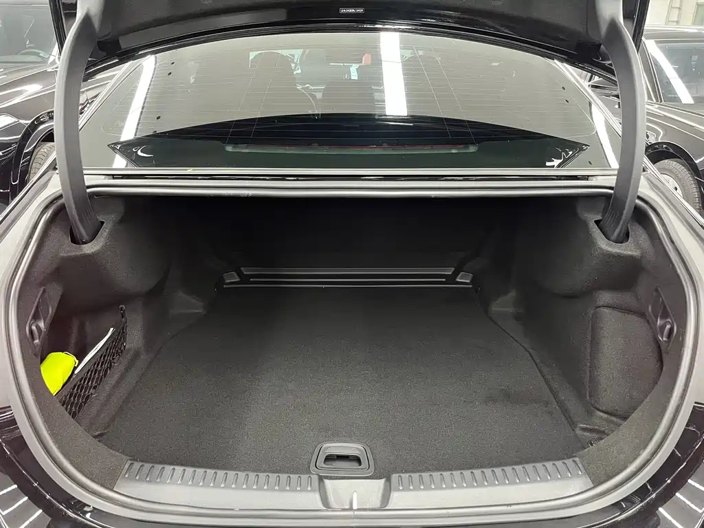 Mercedes-Benz E-Class — миниатюра 21