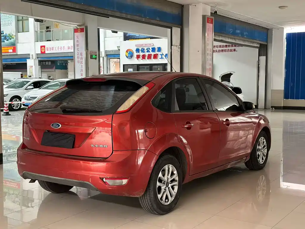 Ford Focus 2013 1.8L AT