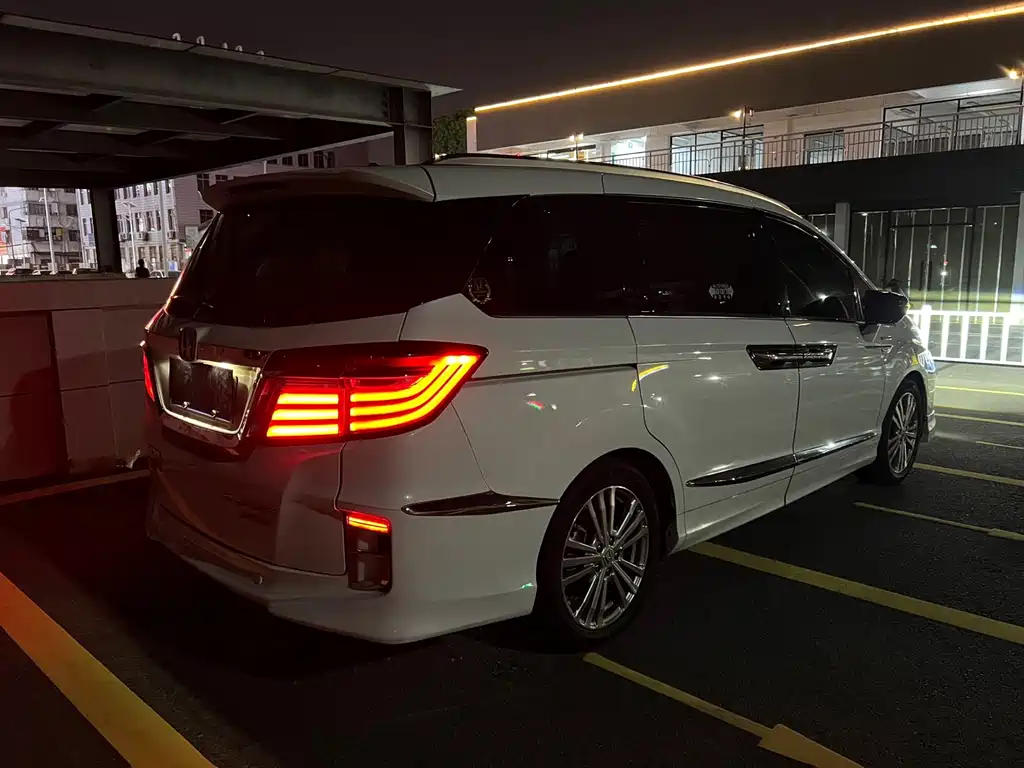 Honda Elysion — миниатюра 4