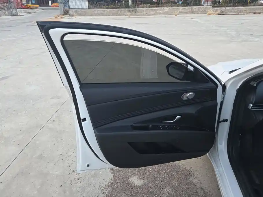 Hyundai Elantra — миниатюра 7