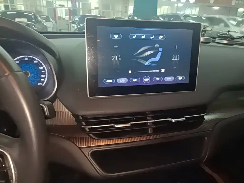 Hongqi Hongqi E-QM5 — миниатюра 13