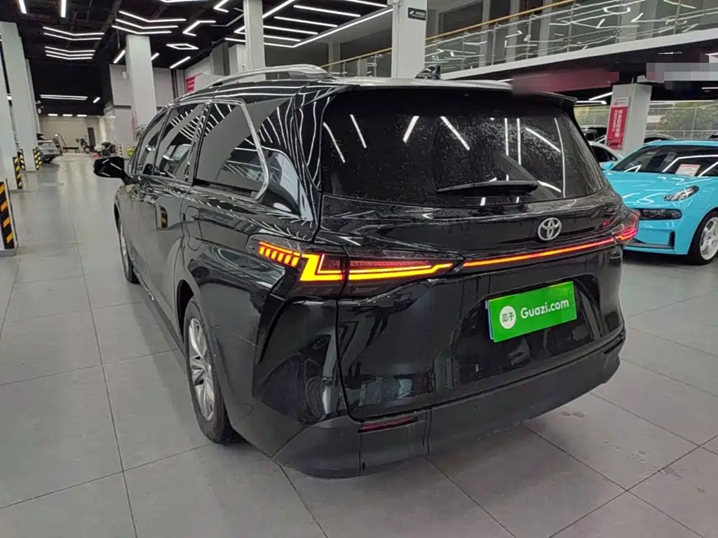 Toyota Sienna — миниатюра 5