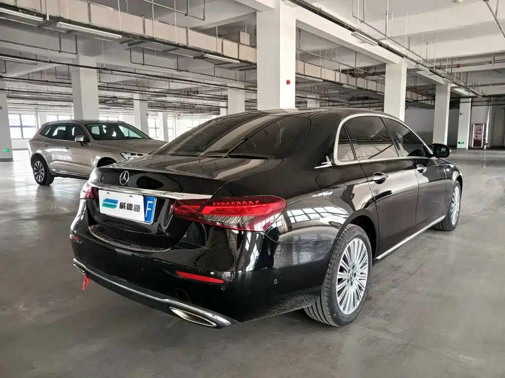 Mercedes-Benz E-Class — миниатюра 6