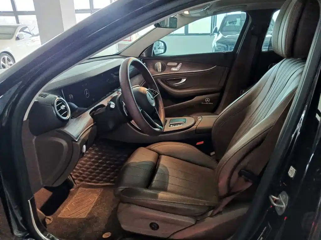 Mercedes-Benz E-Class — миниатюра 8