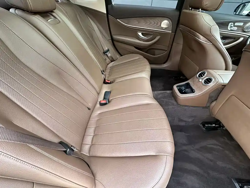 Mercedes-Benz E-Class — миниатюра 40