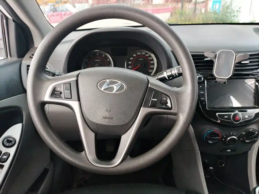 Hyundai Verna — миниатюра 6