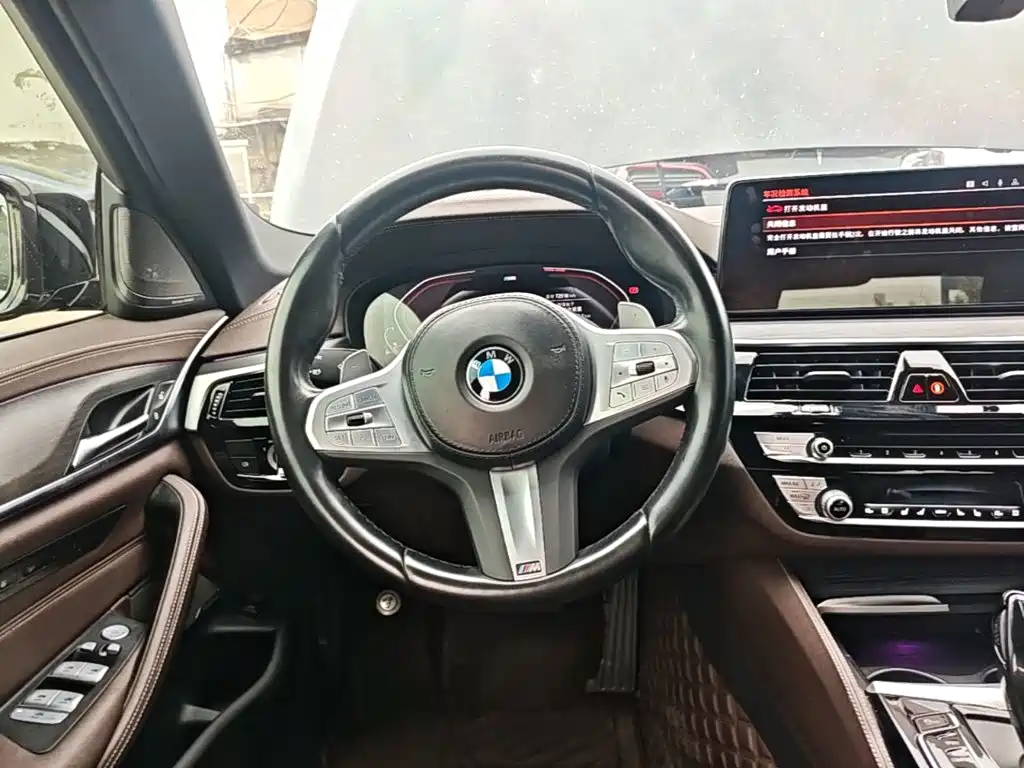 BMW 5 Series — миниатюра 11