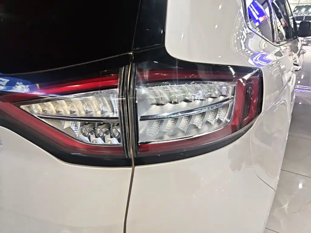 Ford Edge — миниатюра 8