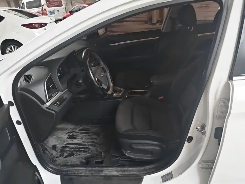 Hyundai Elantra — миниатюра 15