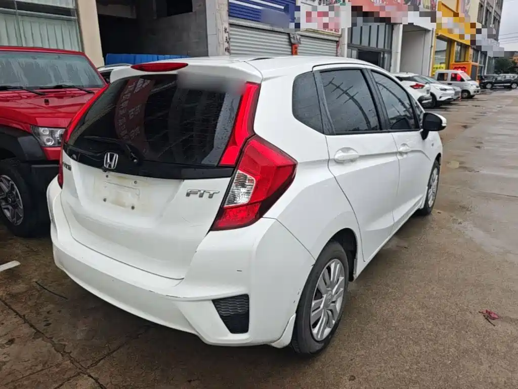 Honda Fit — миниатюра 7