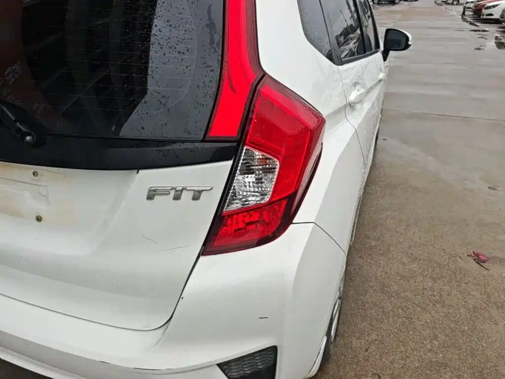 Honda Fit — миниатюра 8