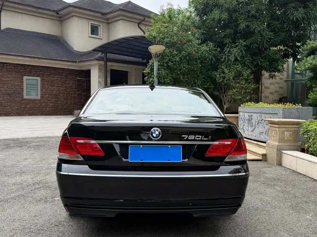 BMW 7 Series — миниатюра 12