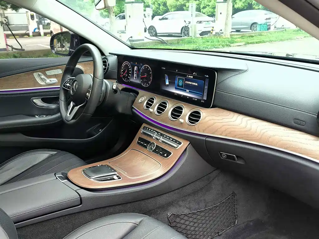 Mercedes-Benz E-Class — миниатюра 11