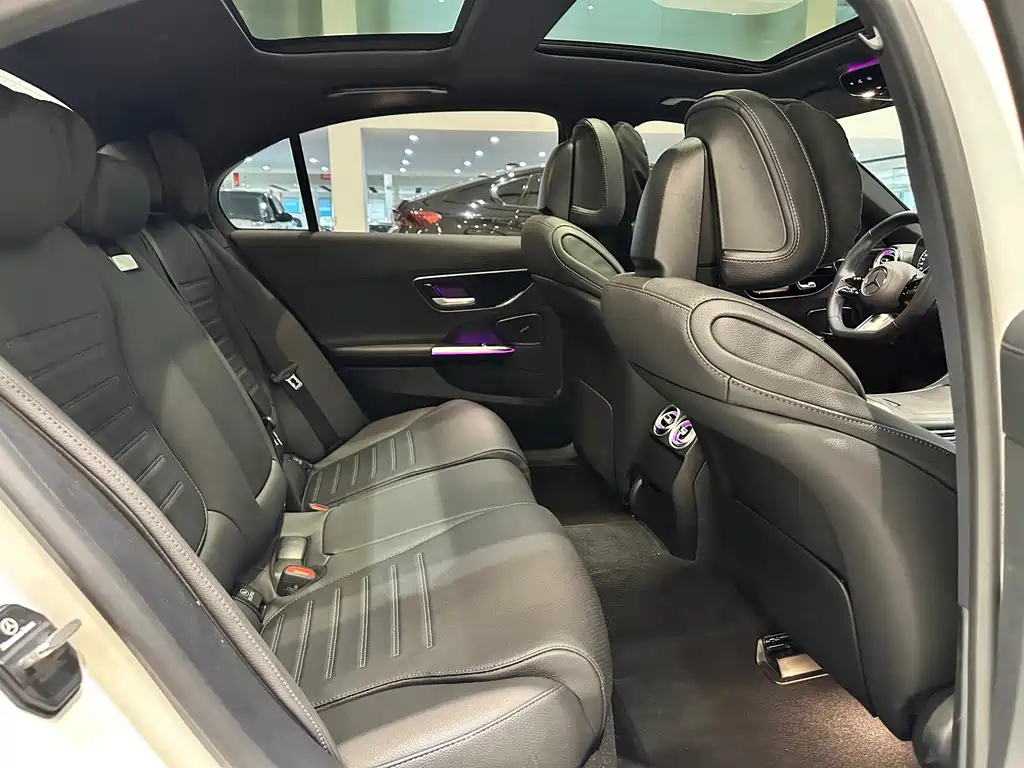 Mercedes-Benz C-Class — миниатюра 13